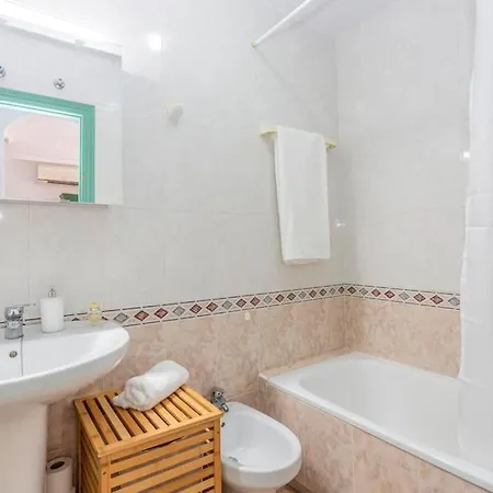 Lagoon Penthouse アパート