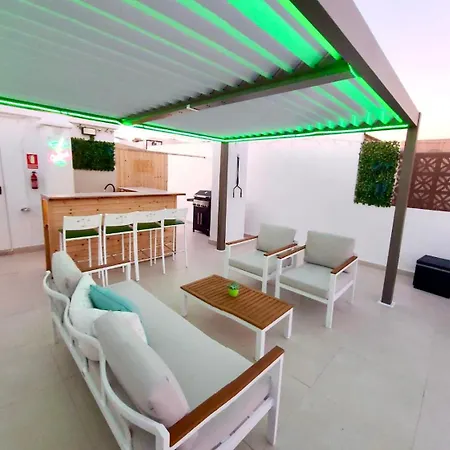 Lagoon Penthouse アパート