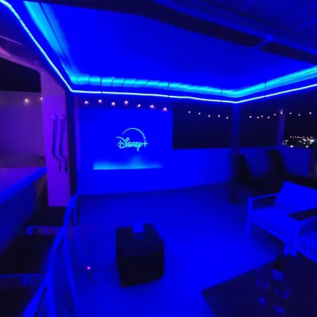 Lagoon Penthouse 아파트 *